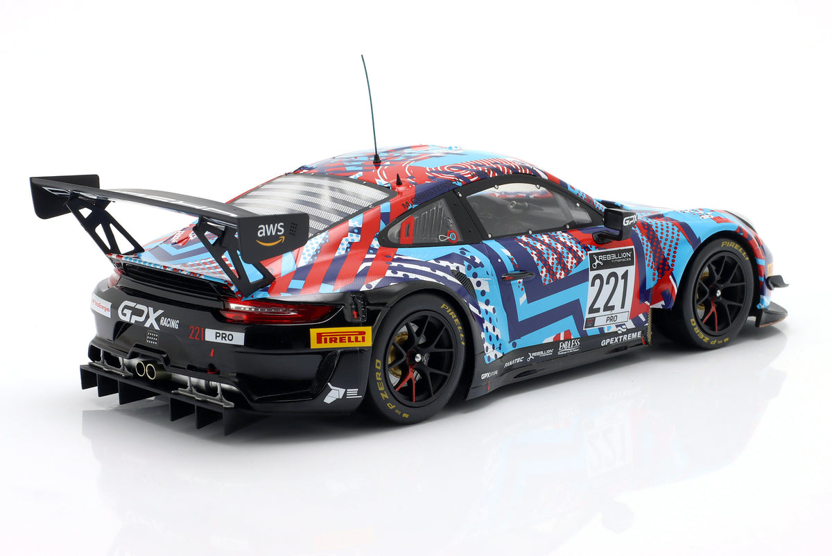 Voiture miniature Porsche 911 GT3 R avec livrée GPX Racing, numéro 221, chez Vroomi