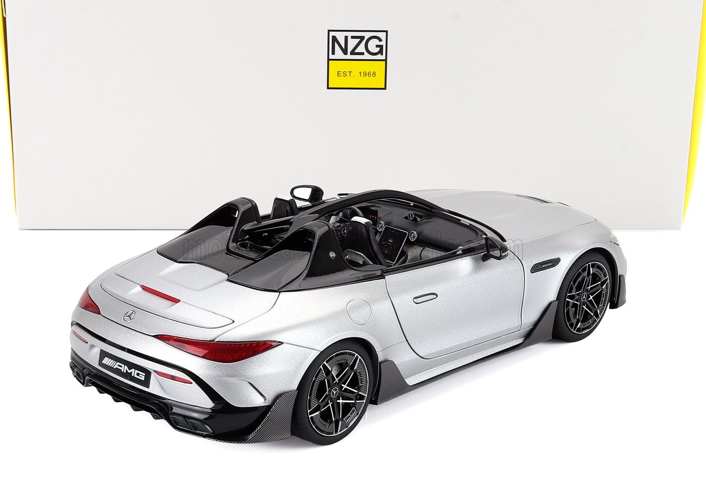 MERCEDES BENZ - SL-KLASSE AMG 4,0 L V8 BITURBO 585 pk PureSpeed SPIDER OPEN 2025 - ZILVER Schaalmodel op Vroomi