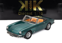 Modellino in scala 1:18 verde con interni beige, esposto davanti alla scatola KK Scale — Vroomi
