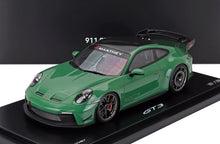 PORSCHE - 911 992-2 GT3 Coupé Manthey Kit 2024 - met vitrine - AURATIUM GREEN