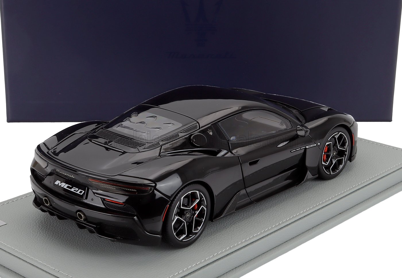 Maserati MC20 2020 Nero Enigma Gloss Black Roof with Showcase Maserati Models 1:18 scale model - image 2