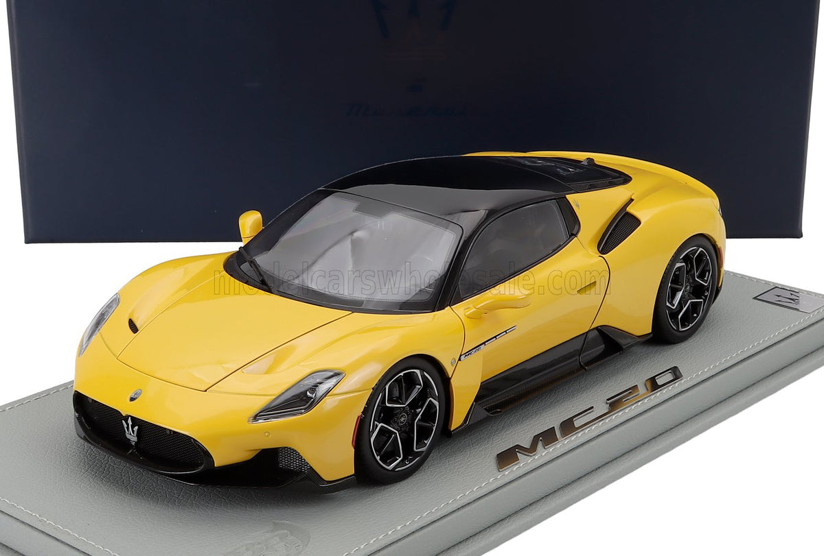 Maserati MC20 2020 Giallo Genio with Showcase Maserati Models 1:18 scale model