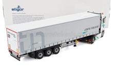 SCANIA - CAMIÓN R500 TELONATO TRANS NATURAL TRANSPORTS 2012 - BLANCO PLATEADO Maqueta de coche en Vroomi