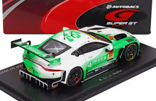 Grün-weißes Super-GT-Modellauto im Maßstab 1:25 von Vroomi mit der Lackierung von Derun Environment und den Fahrernamen K. Li und J. Jaafar.