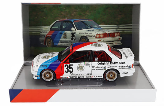 modellino in scala della BMW M3 E30 modellino livrea Warsteiner, esposto al Vroomi per i collezionisti.