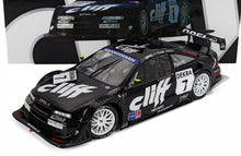 Schwarzes Opel-Rennwagen-Modellauto mit Cliff- und DEKRA-Logo, ausgestellt bei Vroomi