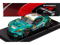 Coche a escala del Toyota Supra GR Team Saitama Green Brave N 52 de la clase GT300 en verde azulado y amarillo con adhesivos de patrocinadores