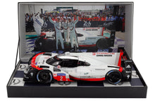 PORSCHE - 919 HYBRID 2,0 L TURBO V4 TEAM PORSCHE N 2 WINNAAR 24 UUR VAN LE MANS 2017 TIMO BERNHARD - EARL BAMBER - BRENDON HARTLEY - WIT ROOD ZWART