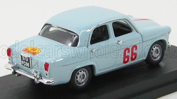 Voiture miniature bleue ciel avec le numéro rouge #66, présentée sur socle noir — réplique de collection Vroomi