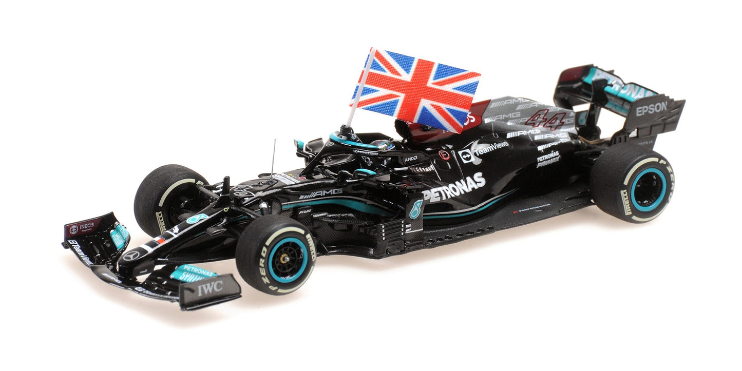 MERCEDES W12 LEWIS HAMILTON WINNER BRITISH GP 2021 CON BANDIERA