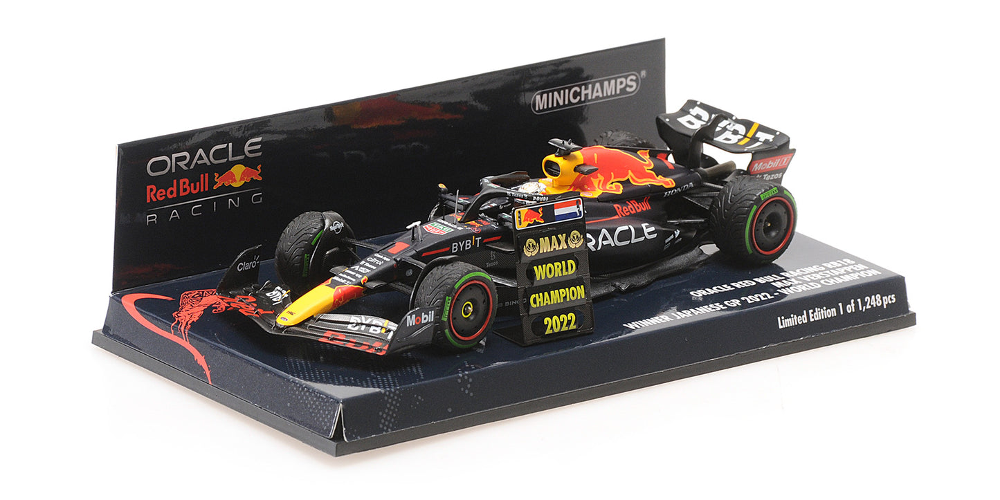 RED BULL RB18 M. VERSTAPPEN WINNER JAPANESE GP 2022 WITH PITBOARD WORLD CHAMPION 2022