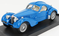 Modellino in scala Bugatti blu con ruote a raggi, su base nera — Vroomi