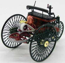 MERCEDES BENZ - PATENT MOTORWAGEN 1886 - GREEN WOOD Scale model car on Vroomi