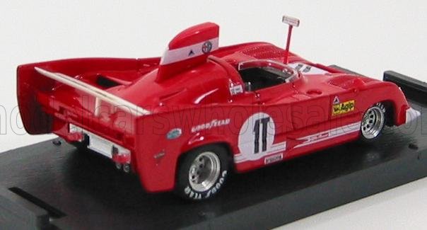 Voiture miniature 1:43 rouge avec décalcomanies de course, présentée sur socle noir — Vroomi