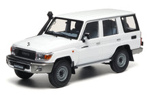 TOYOTA LAND CRUISER 76 WHITE 2017