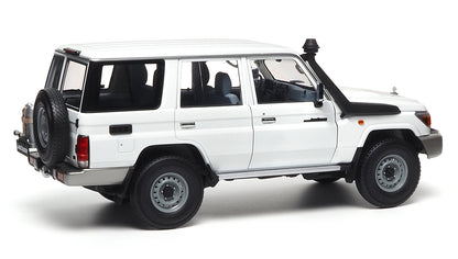 TOYOTA LAND CRUISER 76 WHITE 2017