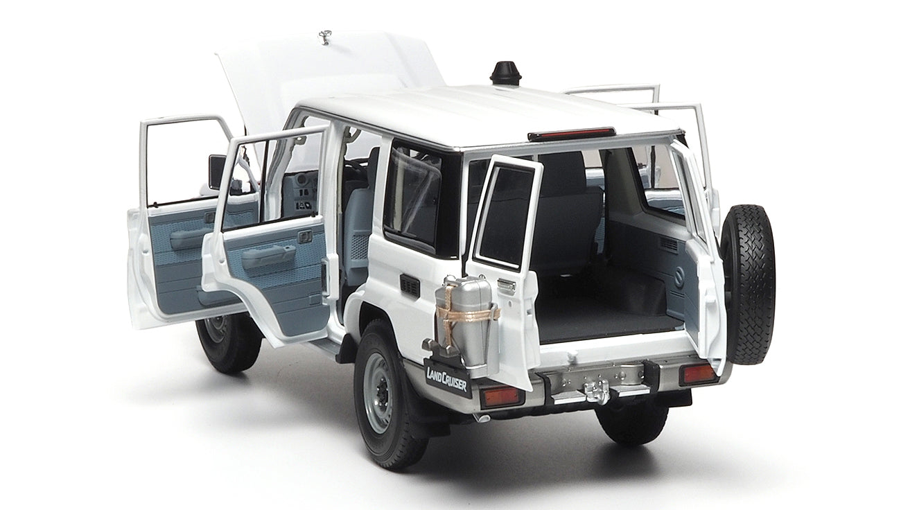 TOYOTA LAND CRUISER 76 WHITE 2017