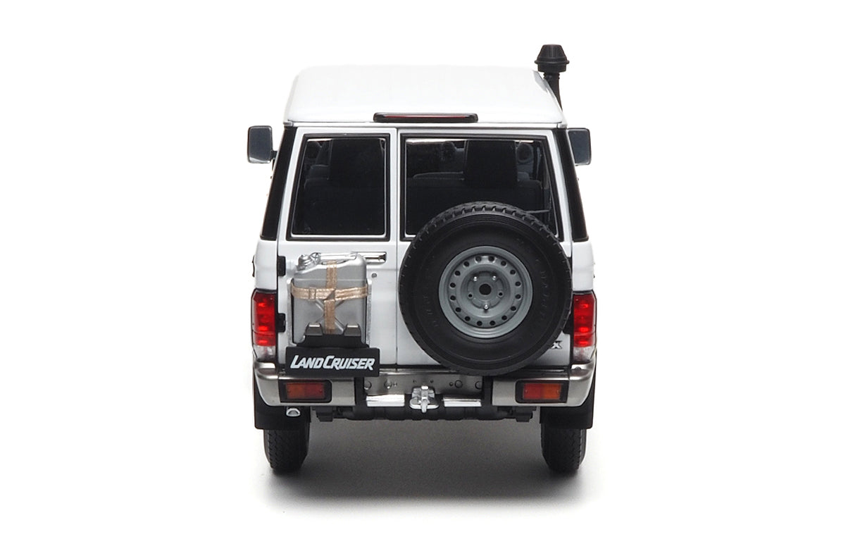 TOYOTA LAND CRUISER 76 WHITE 2017