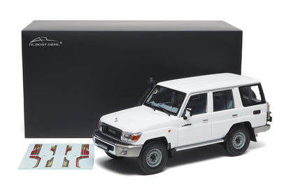 TOYOTA LAND CRUISER 76 WHITE 2017