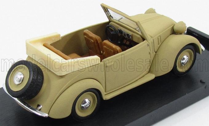 Voiture miniature cabriolet vintage beige, capote ouverte et roue de secours, présentée sur socle noir — Vroomi