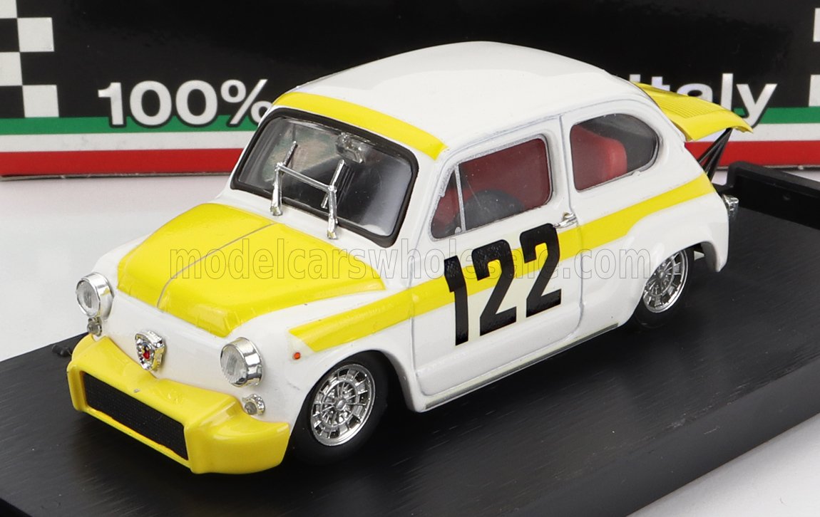 Voiture miniature blanche et jaune avec livrée de course #122, exposée sur socle noir — Vroomi