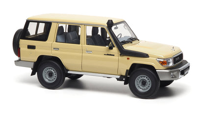 TOYOTA LAND CRUISER 76 CREAM 2017