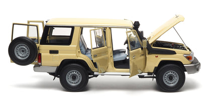 TOYOTA LAND CRUISER 76 CREAM 2017