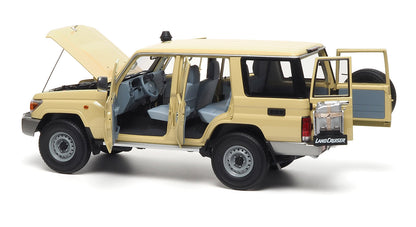 TOYOTA LAND CRUISER 76 CREAM 2017
