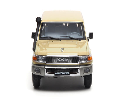 TOYOTA LAND CRUISER 76 CREAM 2017