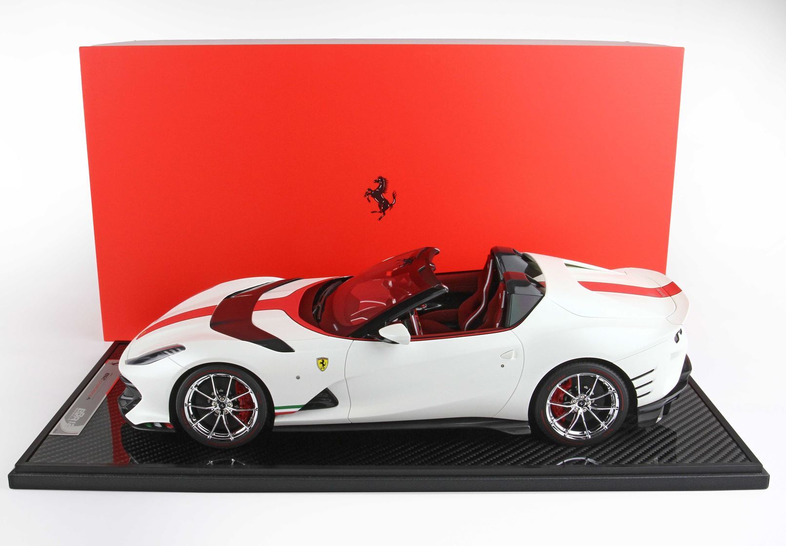 FERRARI 812 COMPETIZIONE A SCALE 1/12 BIANCO ITALIA - Vroomi