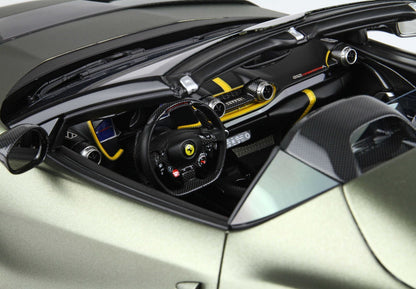 FERRARI 812 COMPETIZIONE A SCALE 1/12 VERDE MANZONI OPACO - Vroomi