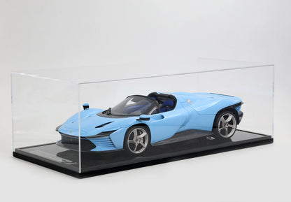 FERRARI DAYTONA SP3 SERIE ICONA TETTO APERTO AZZURRO LA PLATA - Vroomi