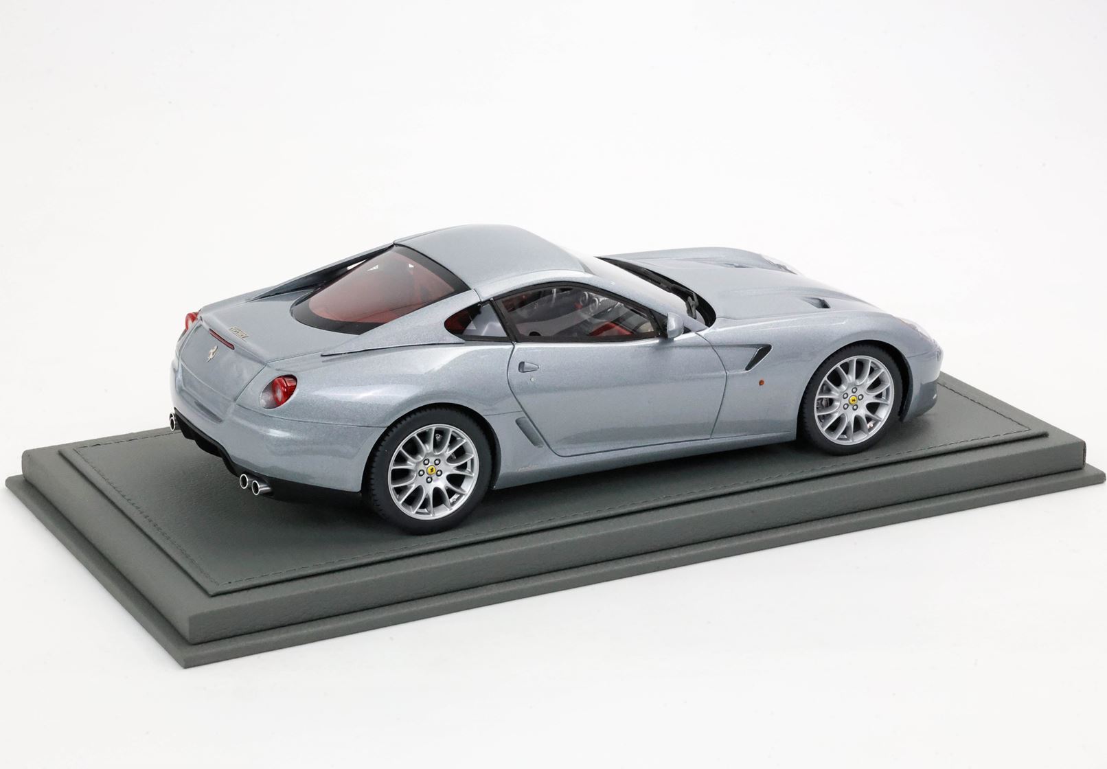FERRARI 599 GTB FIORANO 2006 CAMBIO AUTOMATICO - MADE IN ITALY GRIGIO TITANIO INTERNI BORDEAUX - Vroomi