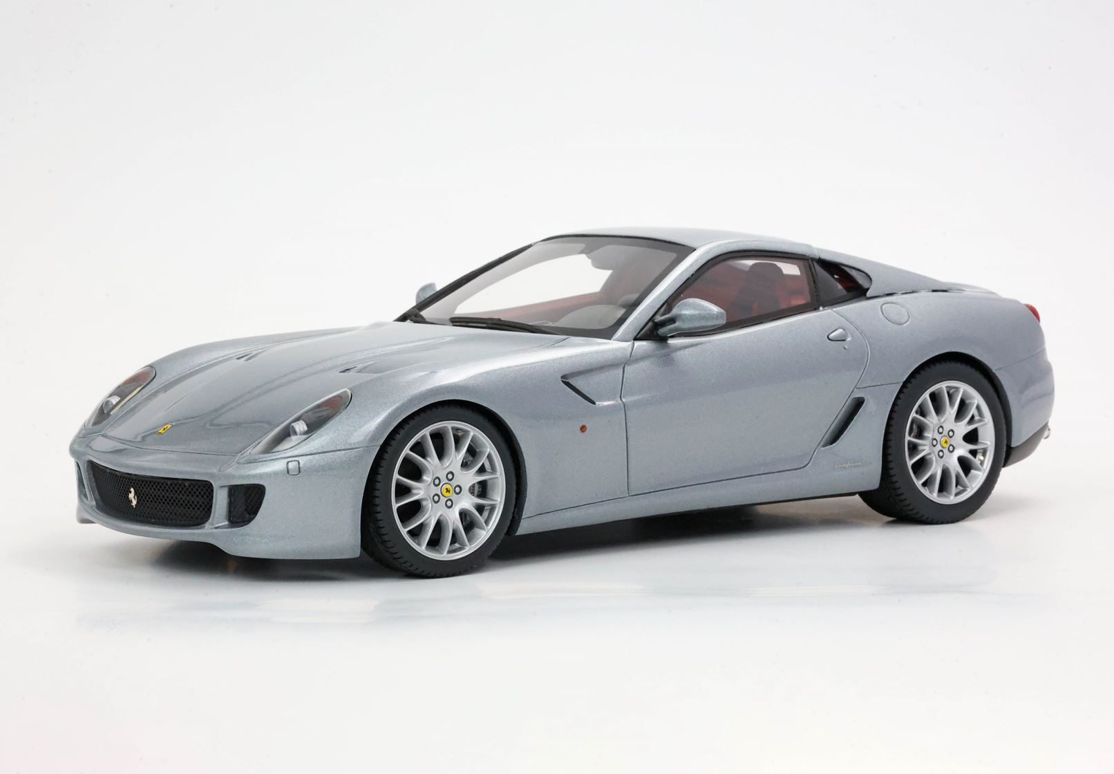 FERRARI 599 GTB FIORANO 2006 CAMBIO AUTOMATICO - MADE IN ITALY GRIGIO TITANIO INTERNI BORDEAUX - Vroomi