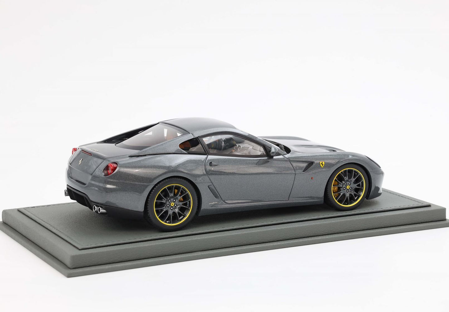 FERRARI 599 GTB FIORANO 2006 CAMBIO AUTOMATICO - MADE IN ITALY GRIGIO SILVERSTONE INTERNI COLOR CUOIO - Vroomi