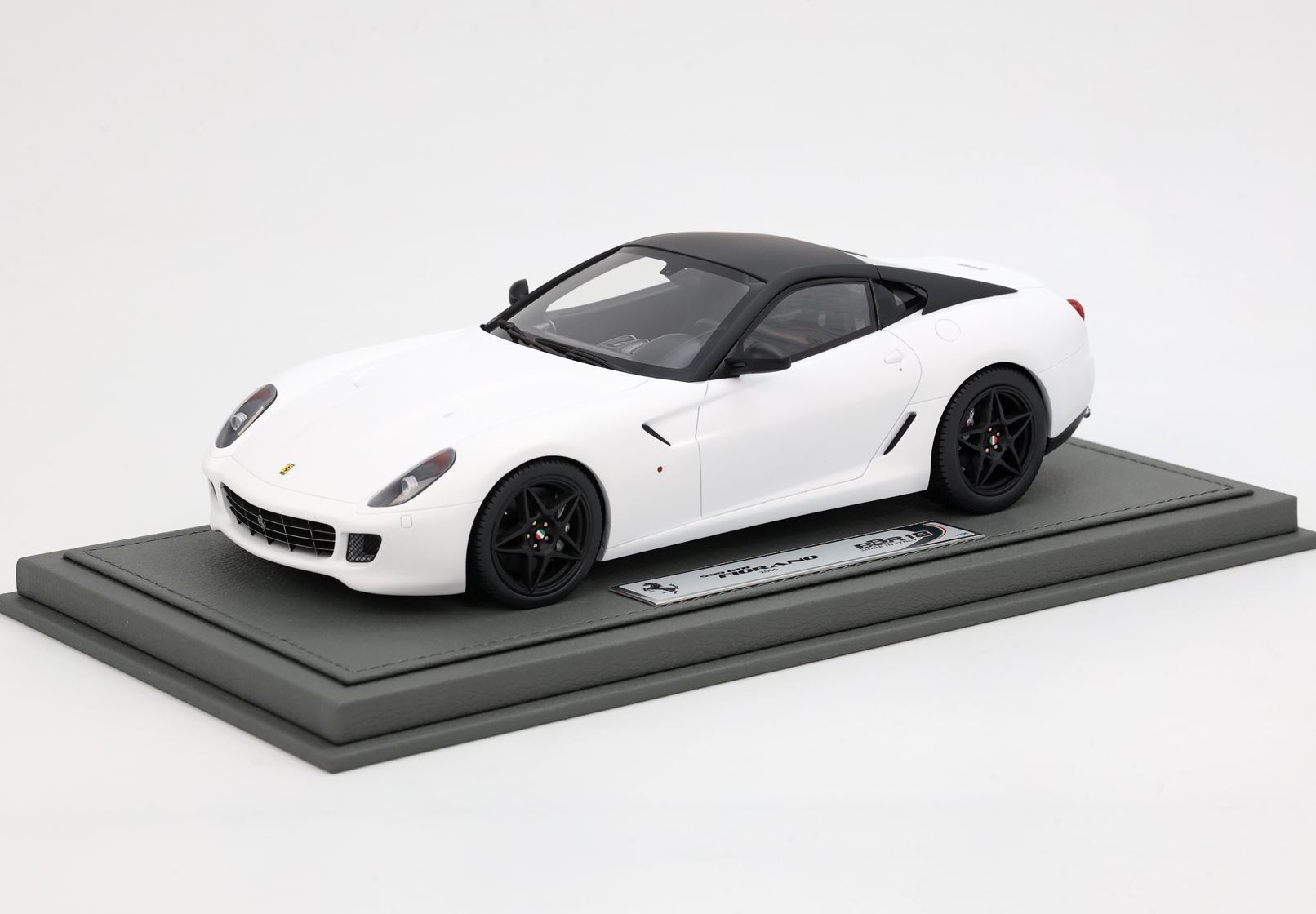 FERRARI 599 GTB FIORANO 2006 CAMBIO AUTOMATICO - MADE IN ITALY BIANCO OPACO - Vroomi