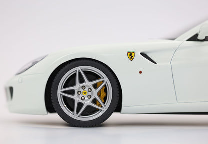 FERRARI 599 GTB FIORANO 2006 CAMBIO AUTOMATICO - MADE IN ITALY BIANCO AVUS INTERNI COLOR CUOIO - Vroomi