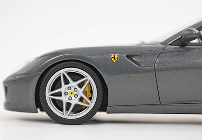 FERRARI 599 GTB FIORANO 2006 CAMBIO MANUALE- MADE IN ITALY GRIGIO SILVERSTONE INTERNI COLOR CUOIO - Vroomi