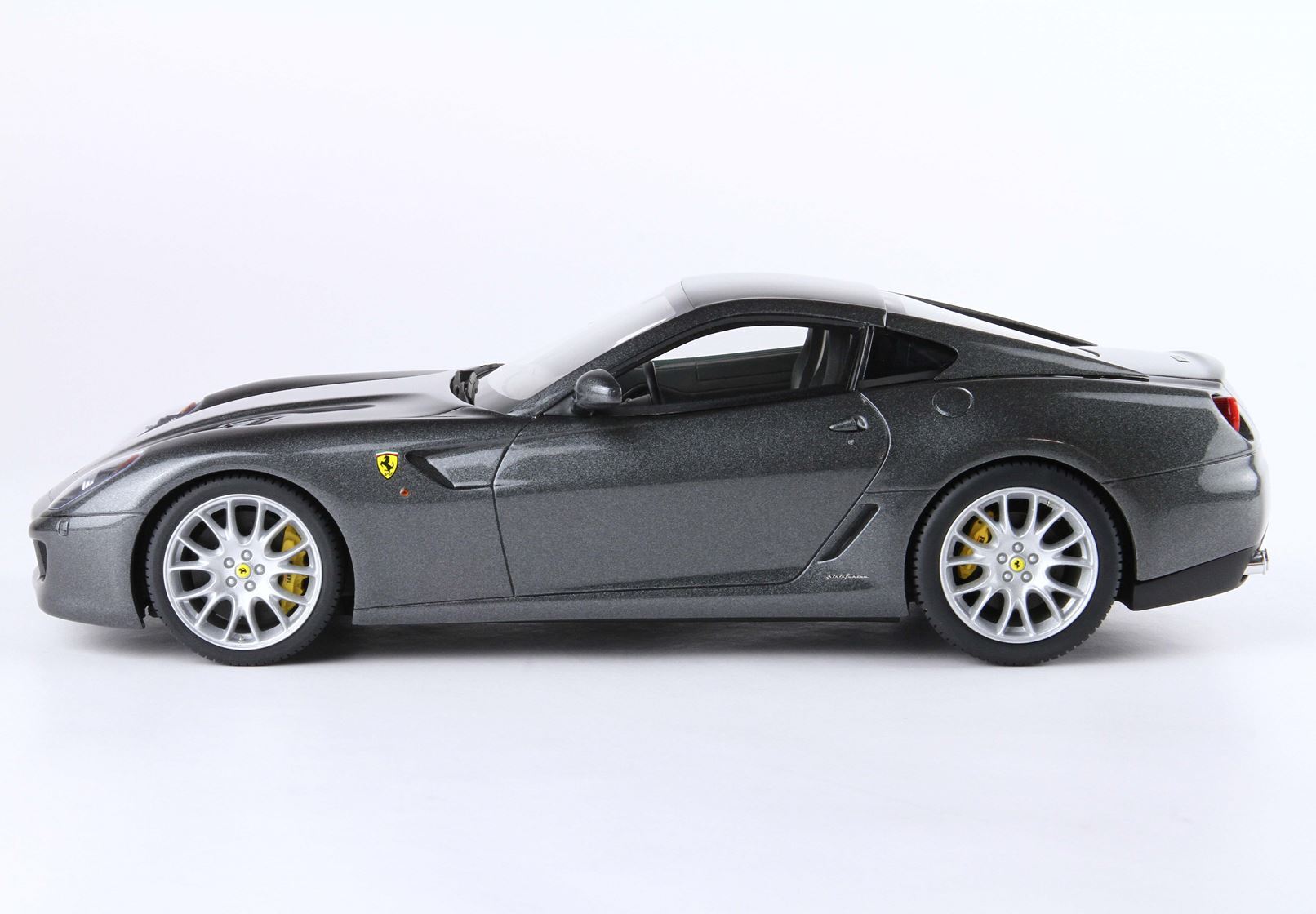 FERRARI 599 GTB FIORANO 2006 CAMBIO MANUALE- MADE IN ITALY GRIGIO SILVERSTONE - Vroomi