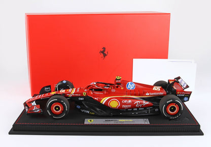FERRARI SF24 MONACO GP 2024 DIECAST - PACKAGING DI LUSSO CARLOS SAINZ TERZO POSTO - Vroomi