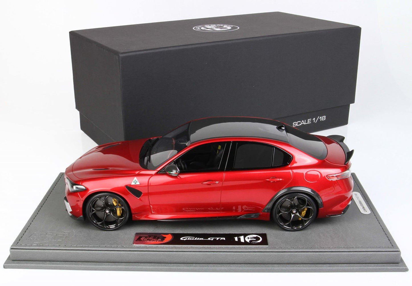 ALFA ROMEO GIULIA GTA ROSSO GTA BRAKES GOLD BLACK SEAT BELTS - Vroomi