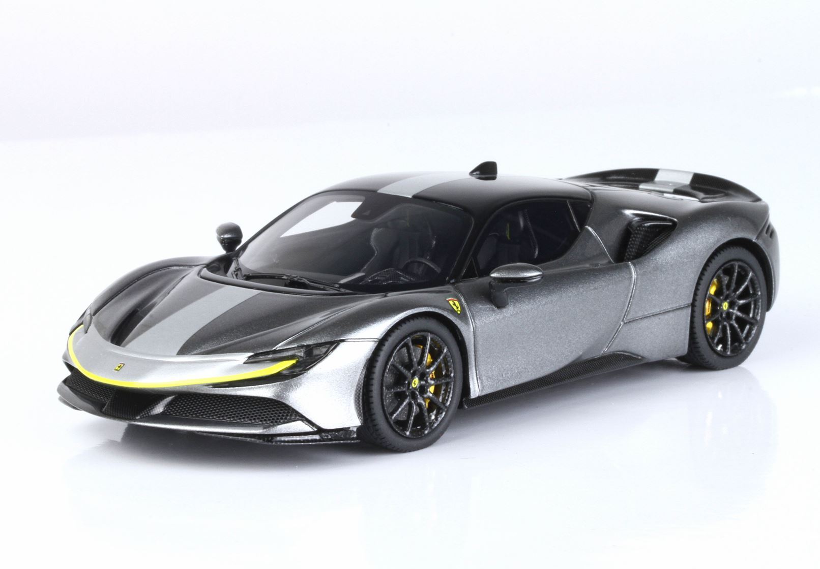 FERRARI SF90 STRADALE PACK FIORANO GRIGIO FERRO METALLIZZATO - Vroomi