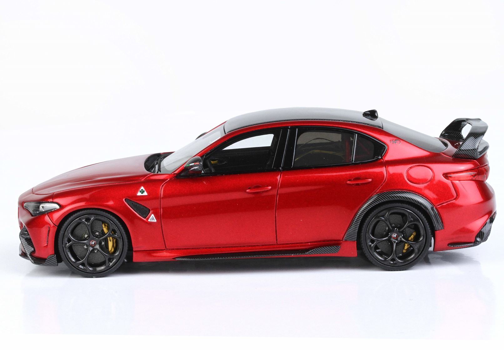 ALFA ROMEO GIULIA GTAM ROSSO GTA - CINTURE GIALLE - Vroomi