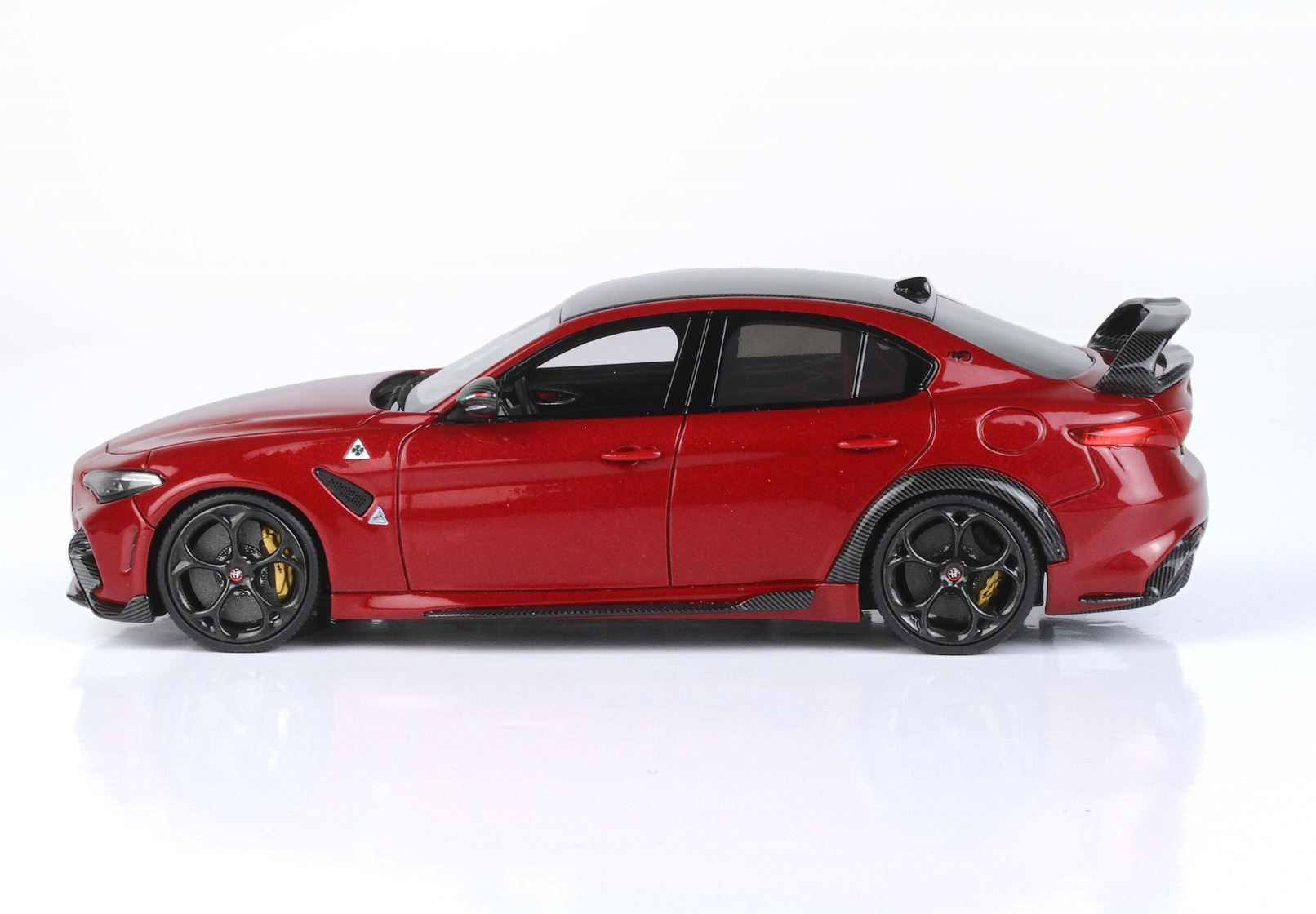 ALFA ROMEO GIULIA GTAM - CINTURE ROSSE ROSSO COMPETIZIONE - Vroomi