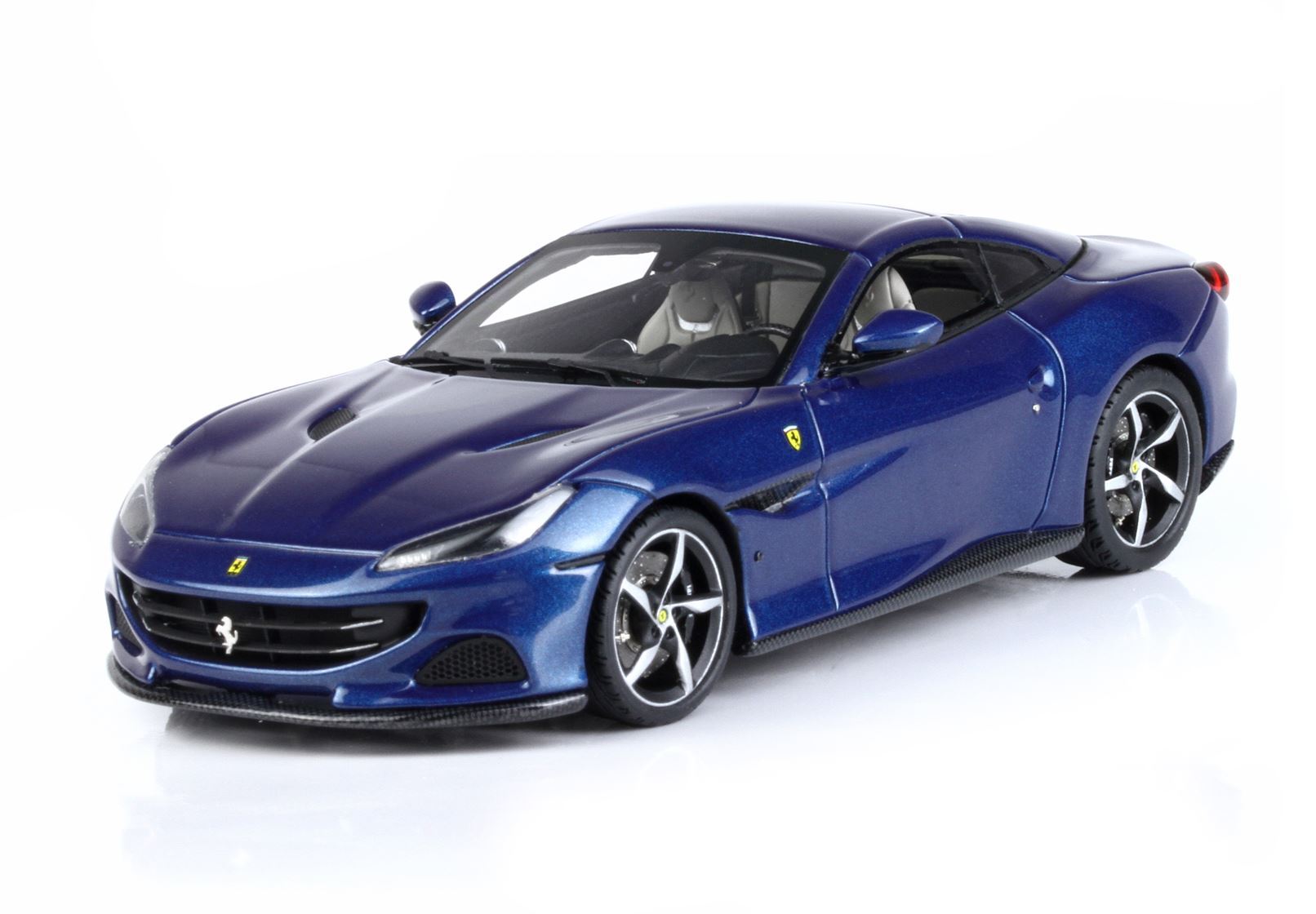 FERRARI PORTOFINO M SPIDER TETTO CHIUSO BLU ABU DHABI - Vroomi