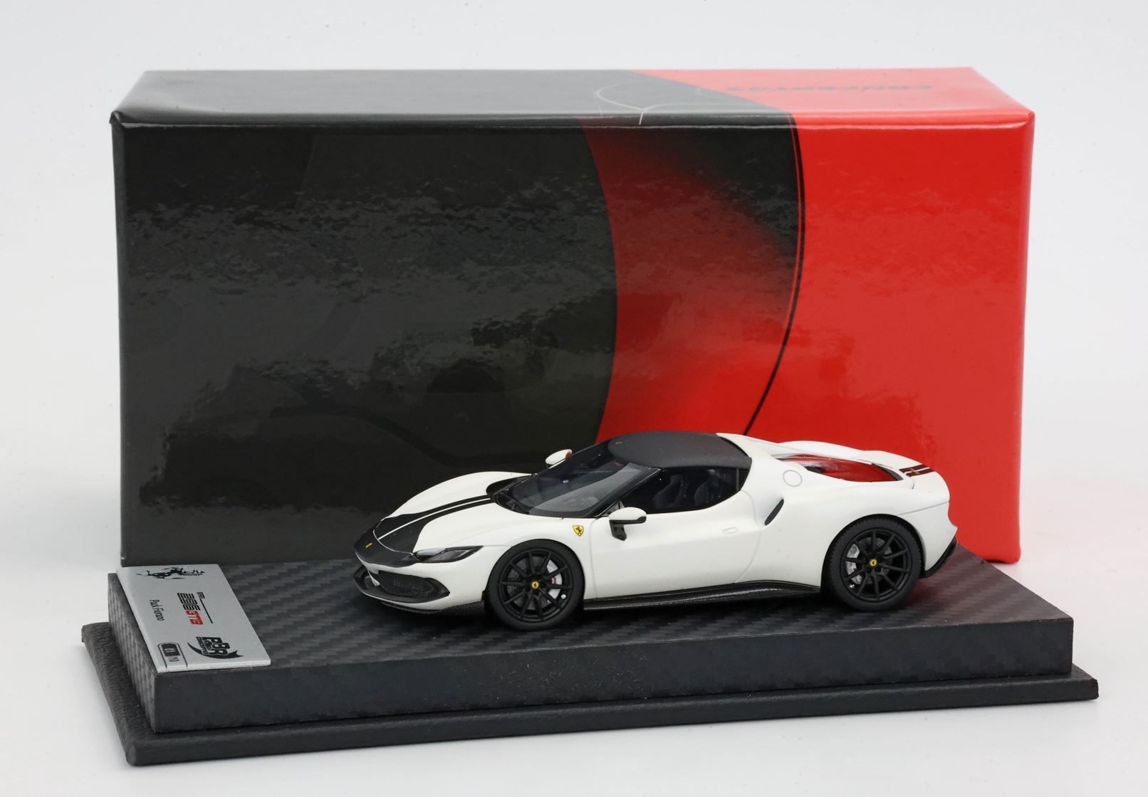 FERRARI 296 ASSETTO FIORANO BIANCO FUJI OPACO TETTO NERO - Vroomi