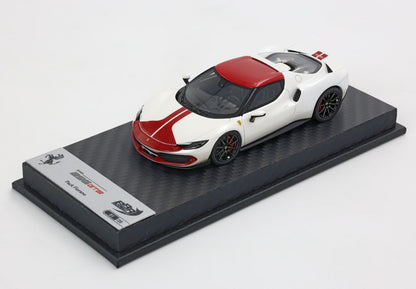 FERRARI 296 ASSETTO FIORANO BIANCO FUJI LUCIDO E TETTO ROSSO SCURO - Vroomi