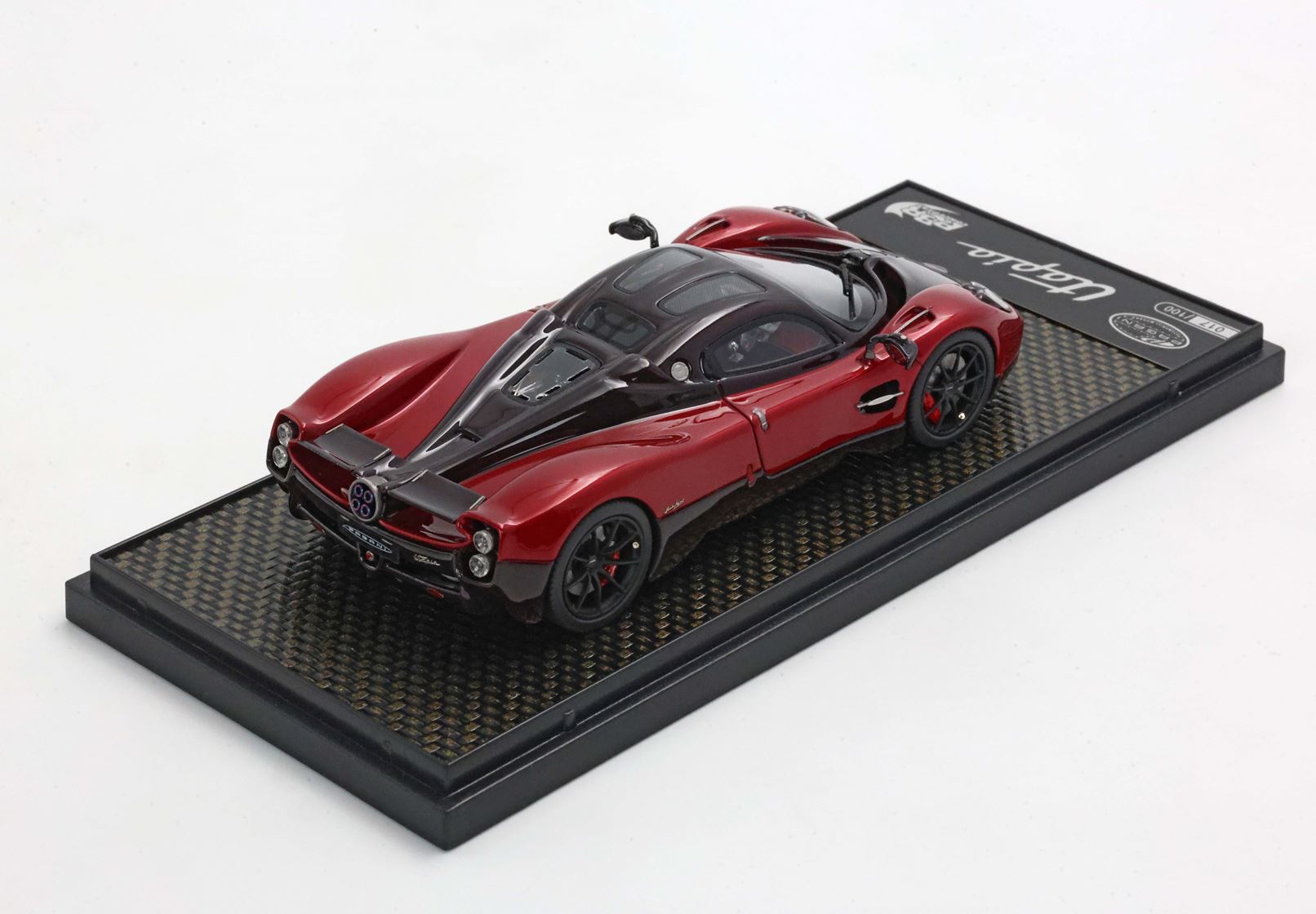 PAGANI UTOPIA ROSSO DUBAI - Vroomi