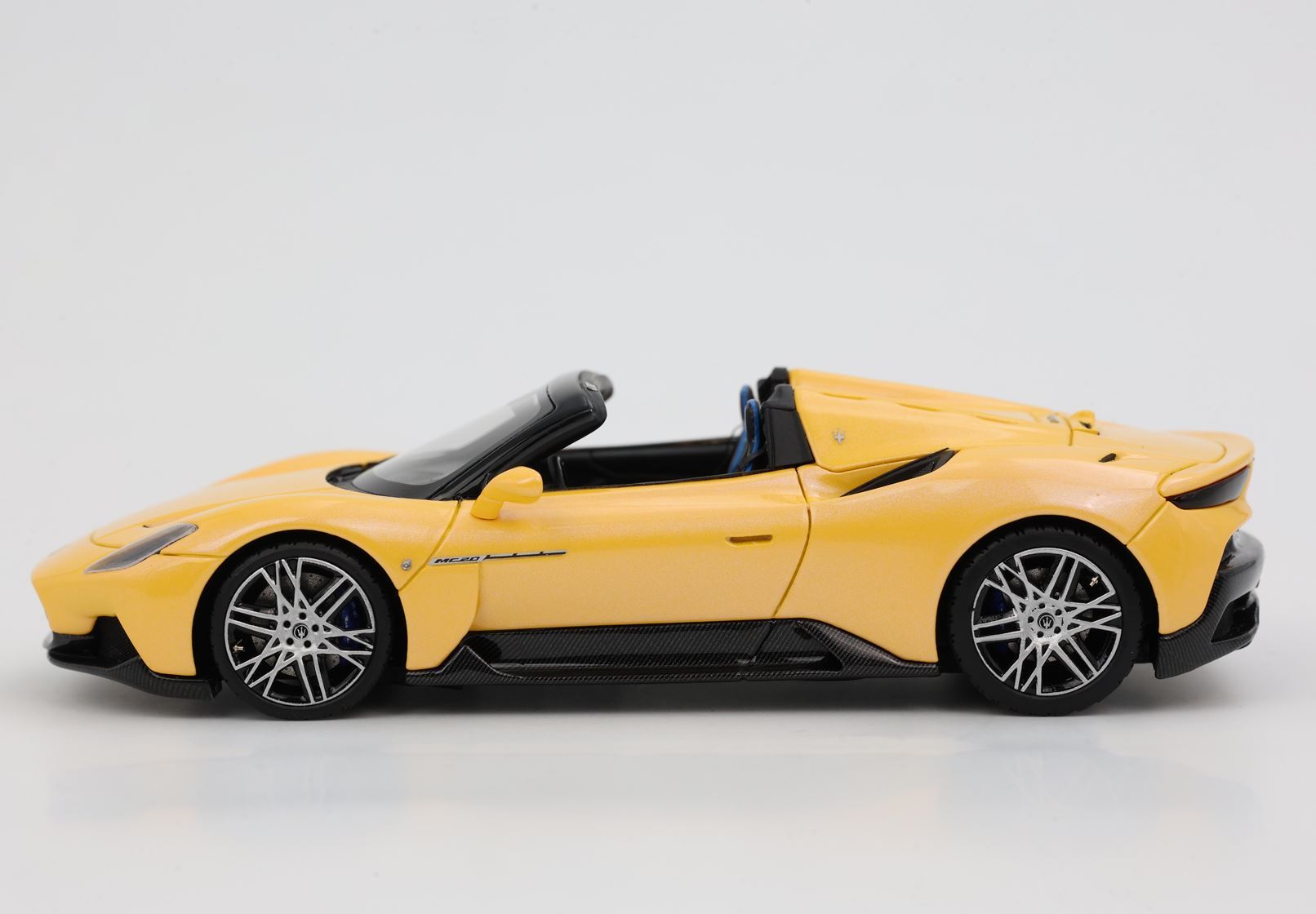 MASERATI MC20 CIELO 2022 NUOVA VERSIONE GIALLO GENIO - CERCHI MMXX DESIGN - Vroomi