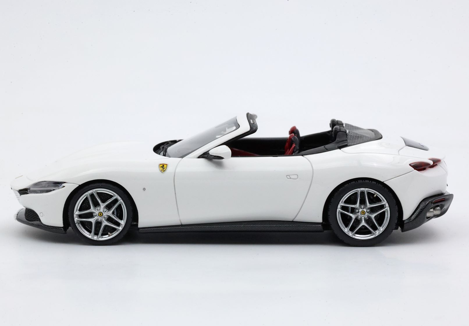 FERRARI ROMA SPIDER BIANCO CERVINO - Vroomi